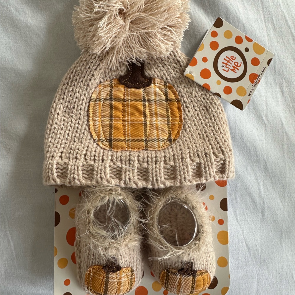 NWT! 0-6 Month LITTLE ME Harvest Hat and Bootie Set 🎃